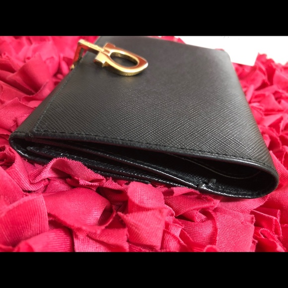 2️⃣2️⃣5️⃣ Salvatore Ferragamo Wallet - Picture 3 of 16